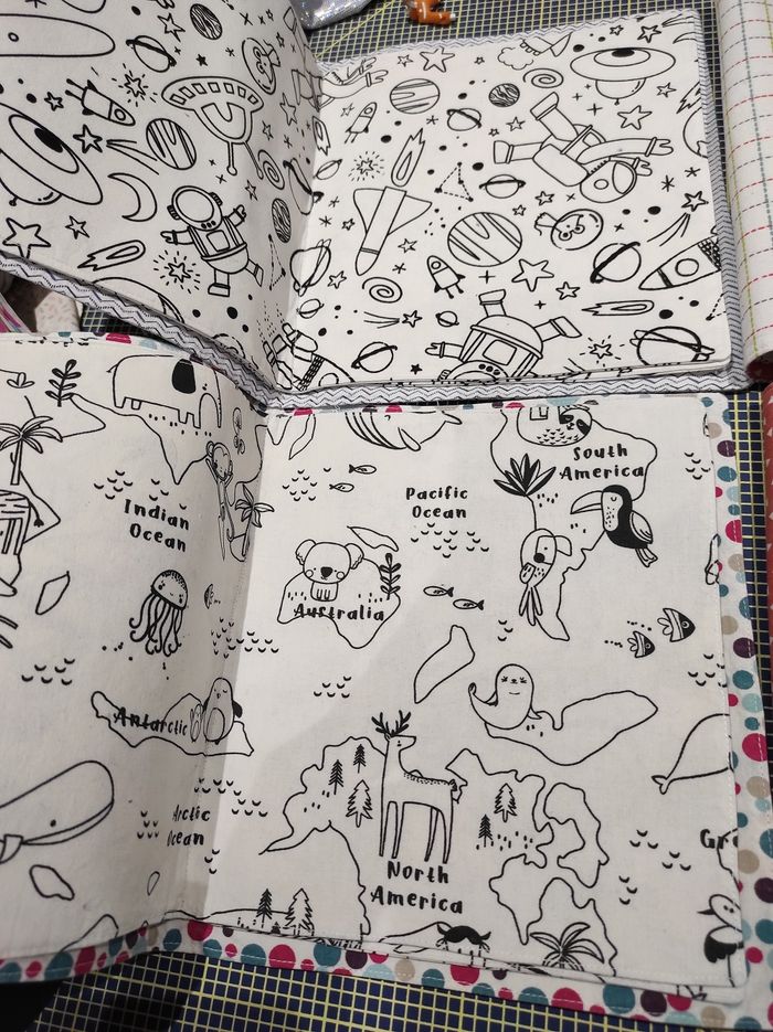 Livre de coloriage en tissu neuf - photo numéro 2