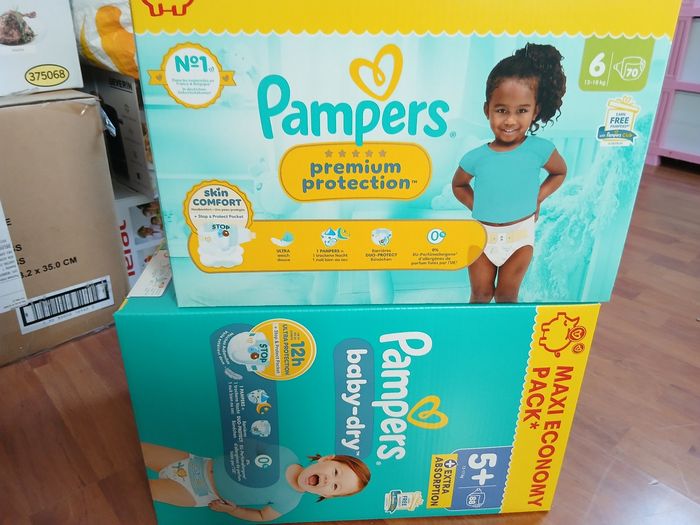 Lot 2 cartons maxi économie pack couches pampers