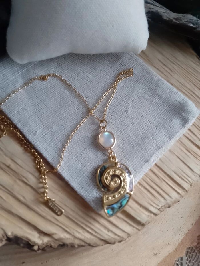 Collier pierre de lune et pendentif conque ormeaux - photo numéro 3
