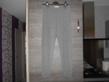 Pantacourt, taille: XS (correspond à du 34), neuf