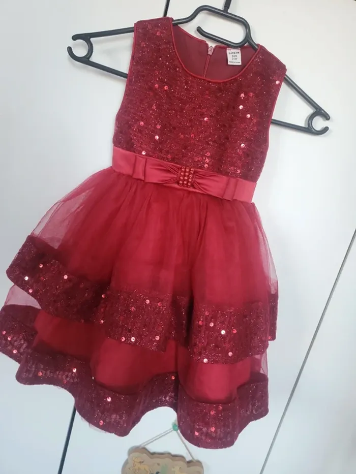Robe en de soirée bordeaux à paillettes - photo numéro 2