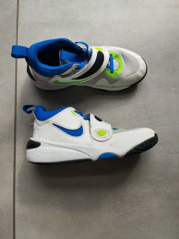 Baskets Nike team Hustler D11 taille 36.5