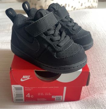Nike bébé neuve