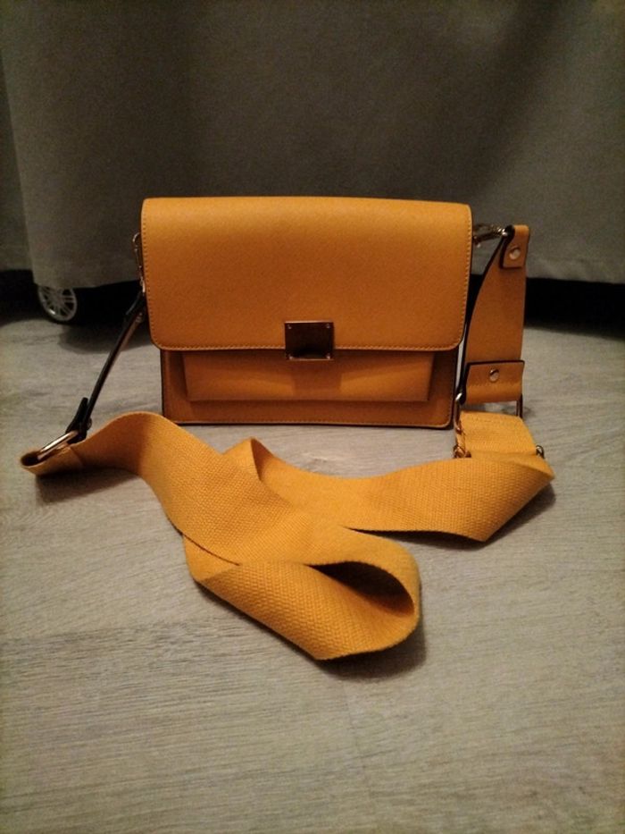 Sac à main Minelli jaune moutarde modèle milaine format moyen avec anse en tissu - photo numéro 3