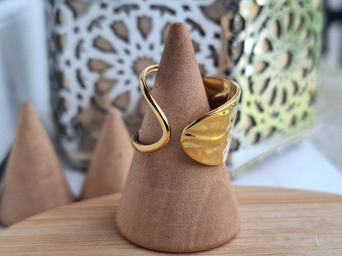 Bague Doré ouverte en acier inoxydable bague avec un design moderne et jolie, Ajustable - photo numéro 3