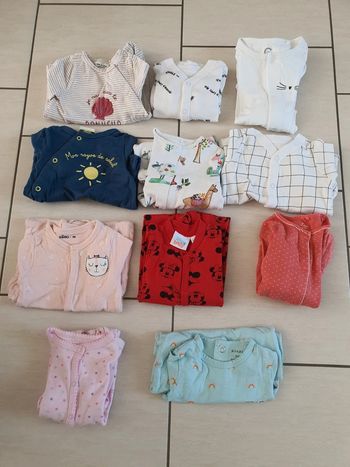Lot de 11 pyjamas 1 pièce