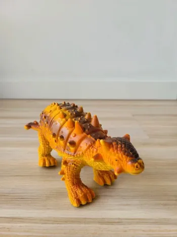 Figurine dinosaure, longueur 24 cm.