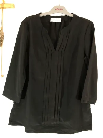 Blouse noire Estée Lauder