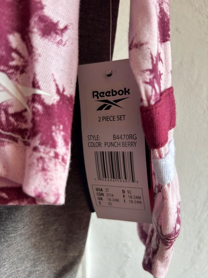 Sweat à capuche et le legging Reebok - photo numéro 5