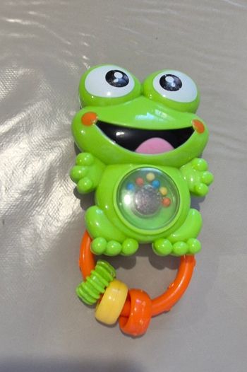 Grenouille Hochet 1er age bébé couleur vert