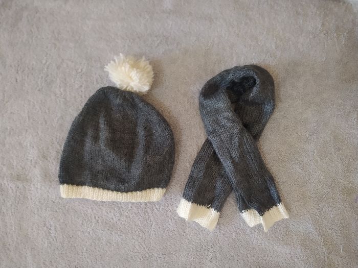 Bonnet et écharpe tricotés