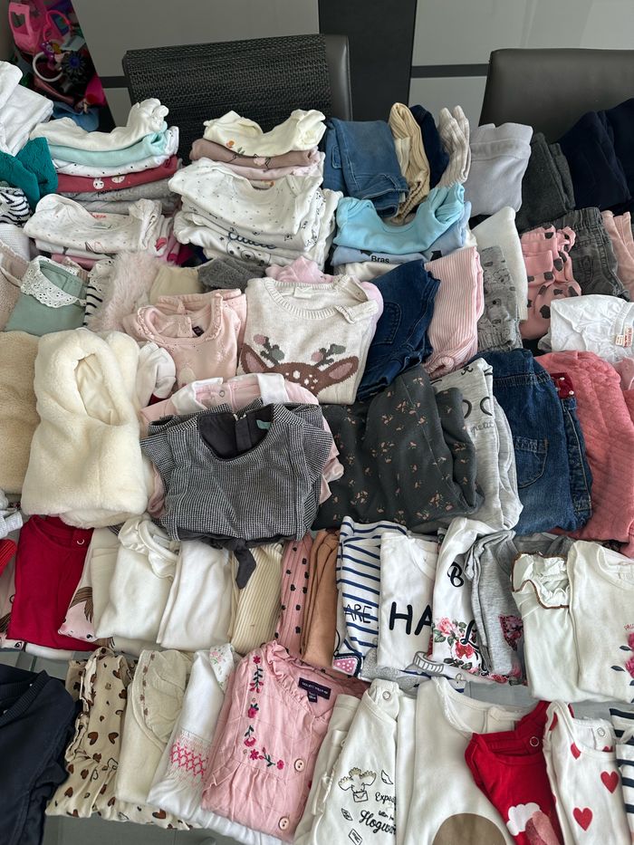 Gros lots de presque 200 pièces taille 6 mois bébé fille très bon état - photo numéro 3