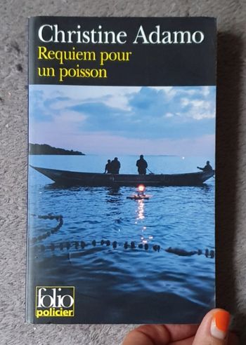 Roman Policier, format poche "Requiem pour un Poisson" / C. Adamo aux Éd. Gallimard