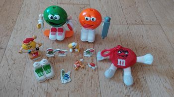 Lot figurines mnms pub figure set