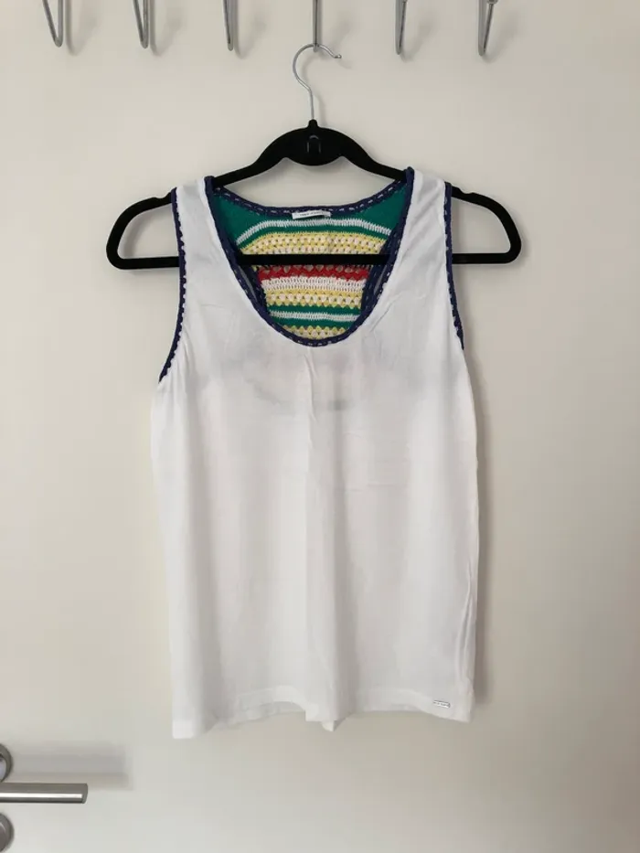 Débardeur blanc et broderie IKKS taille S
