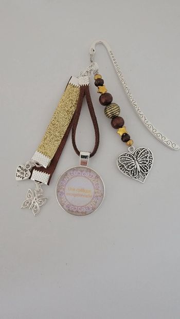 Cadeau collègue, bijoux de sac ou marque page " collègue exceptionnelle "