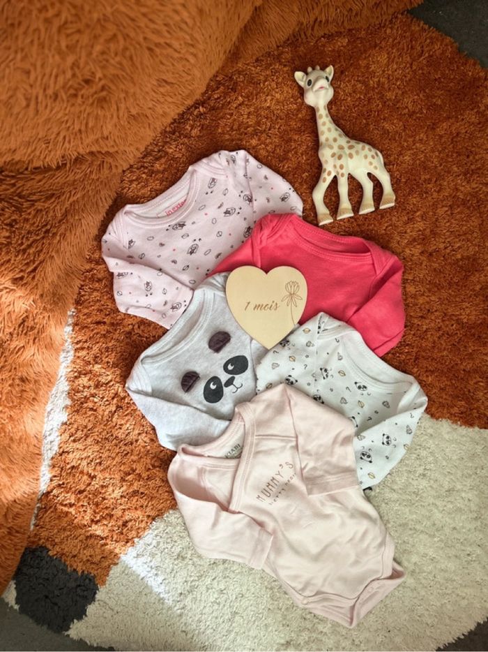 Lot de 5 bodies bébé – Taille 1 mois – En très bon état