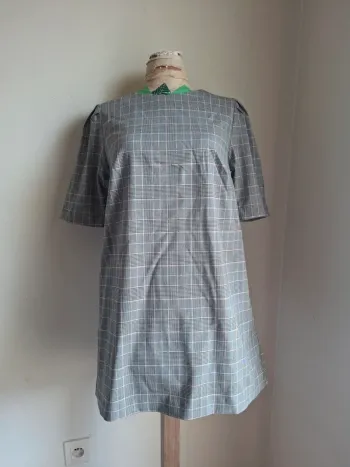 Robe grise à carreaux- coupe droite et élégante, Camaïeu neuve, taille 40