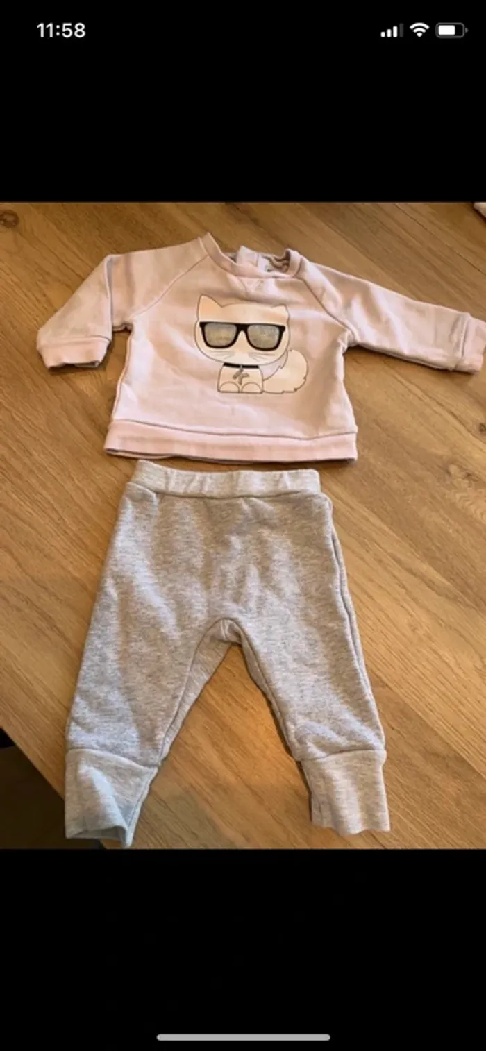Ensemble survêtement Karl Lagerfeld taille 3 mois