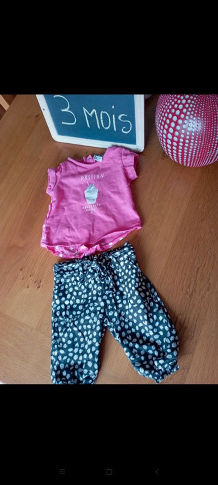 Ensemble Tape à l oeil taille 3 mois en très bon état