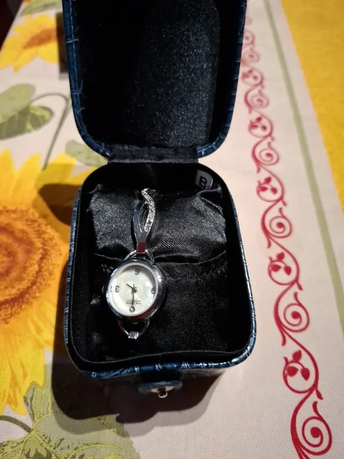 Magnifique montre femme neuve - photo numéro 2