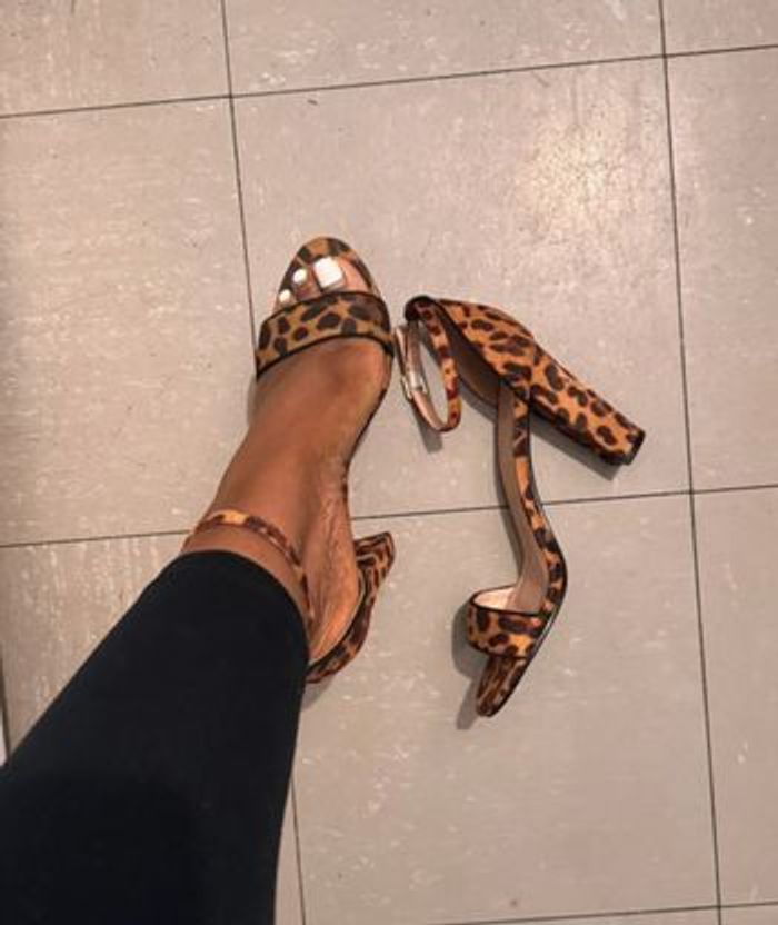 Sandales à talons léopard
