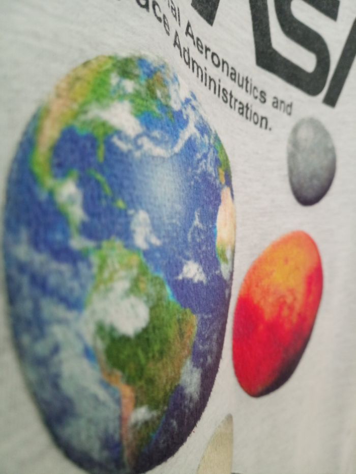 T-shirt planète - photo numéro 2