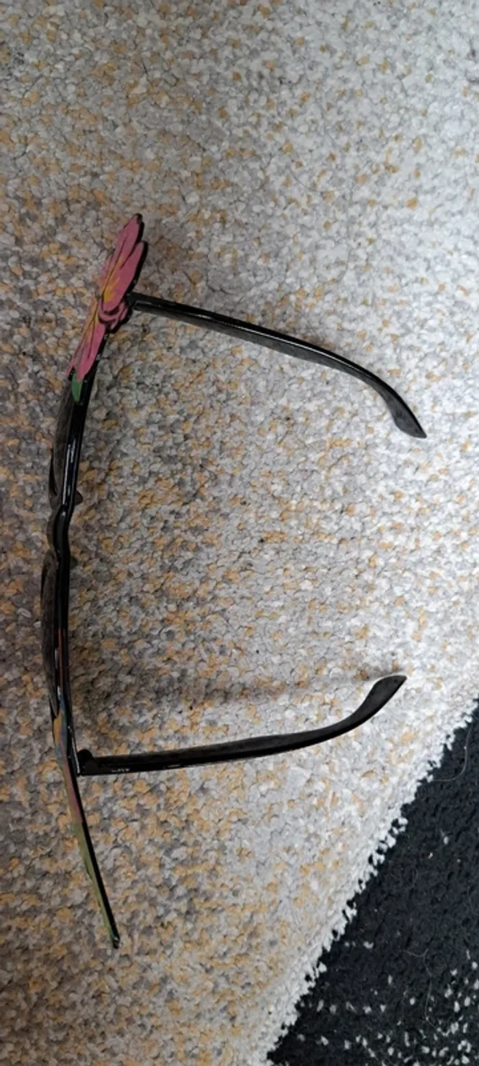 Lunettes de soleil rigolottes - photo numéro 2