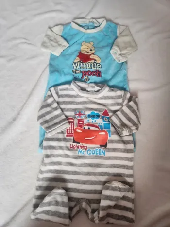 Mignon lot de 2 pyjamas velours Disney baby bébé 6 mois winnie et cars