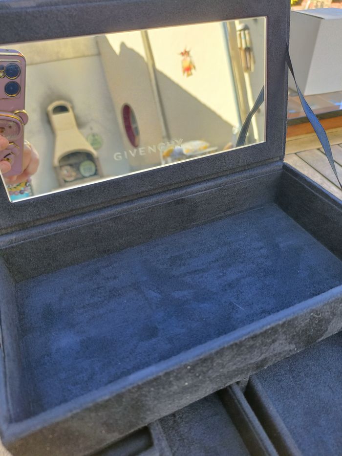 COFFRET A BIJOUX GIVENCHY PARFUMS EN VELOURS - photo numéro 6