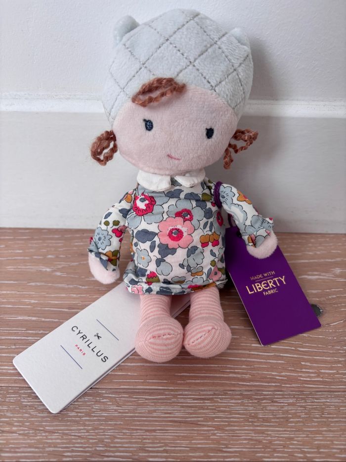 Poupée petite fille Cyrillus Liberty Betsy neuf étiquette - photo numéro 3