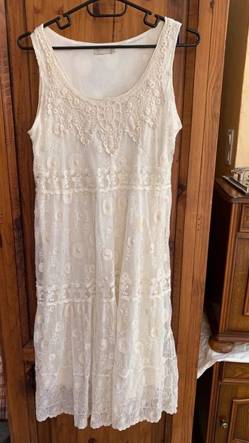 Robe en dentelle doublée