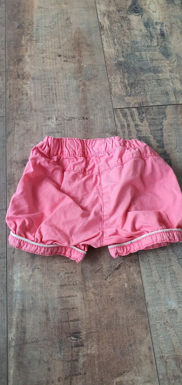 Short Obaïbi 18 mois en très bon état - photo numéro 3