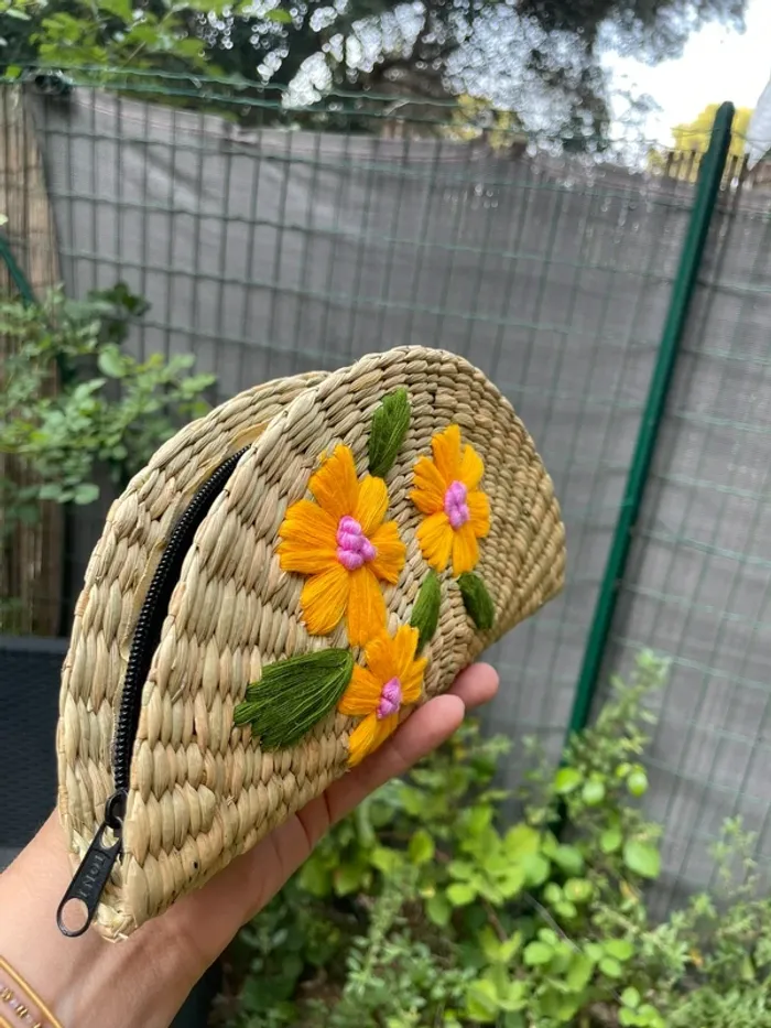 Jolie petite pochette en osier et broderie de fleurs - photo numéro 5