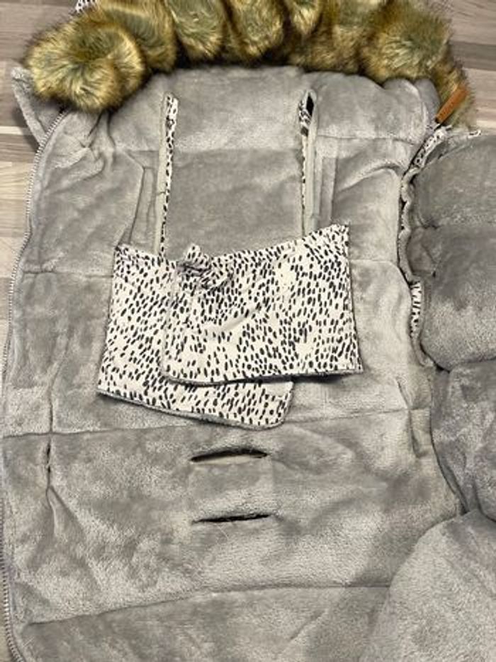 Chancelière fy yiyi - photo numéro 2