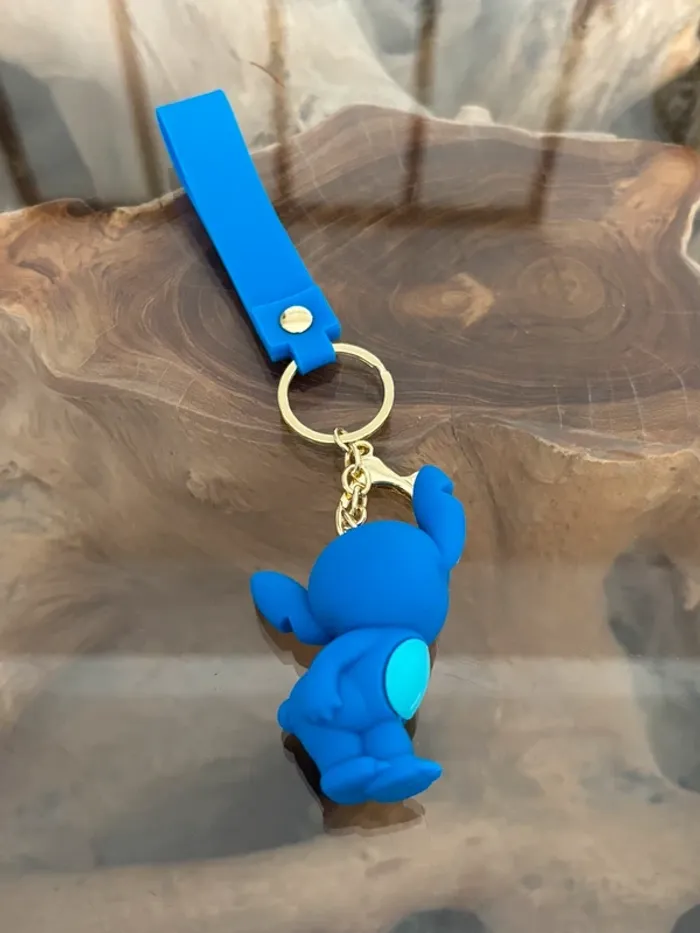 Porte clé Stitch pose bleu plastique - photo numéro 2