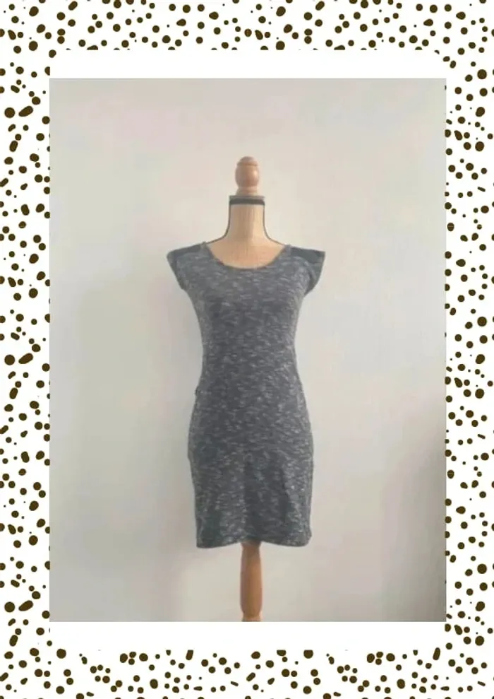 Robe grise tacheté