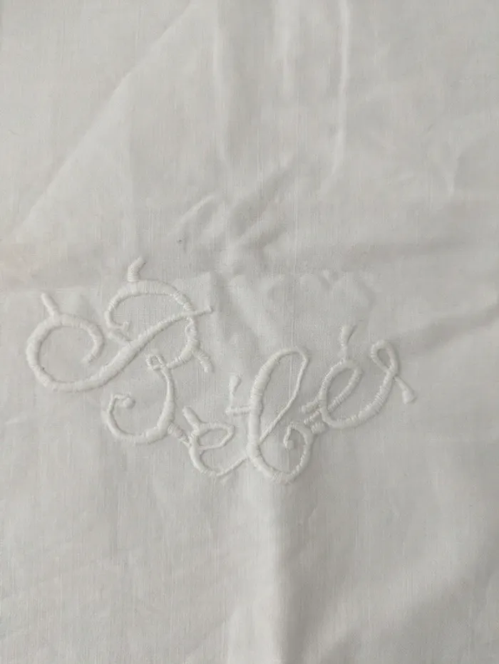 Linge de lit ancien taie d'oreiller en demi lune pour berceau monogramme Bébé - photo numéro 3
