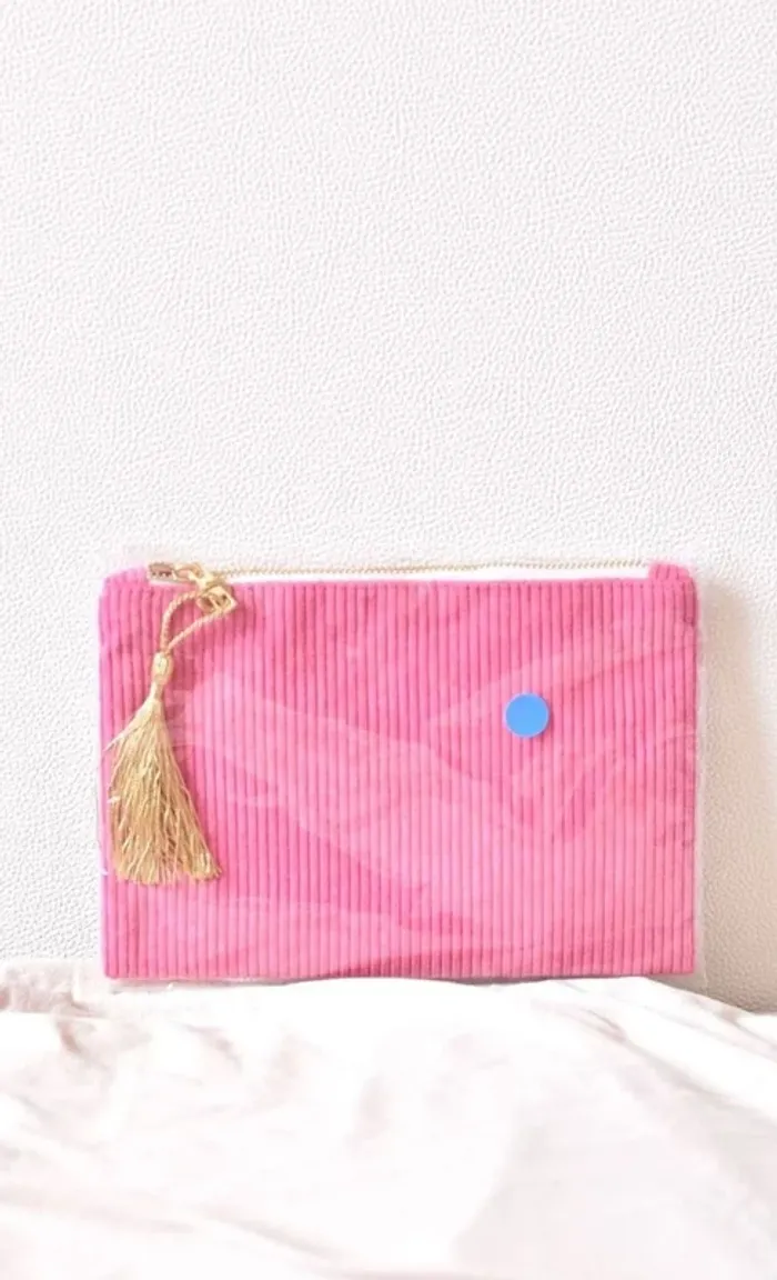 Pochette Rose - Neuve dans sa pochette plastique - photo numéro 2