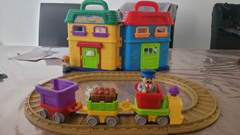 Petit train plus la gare