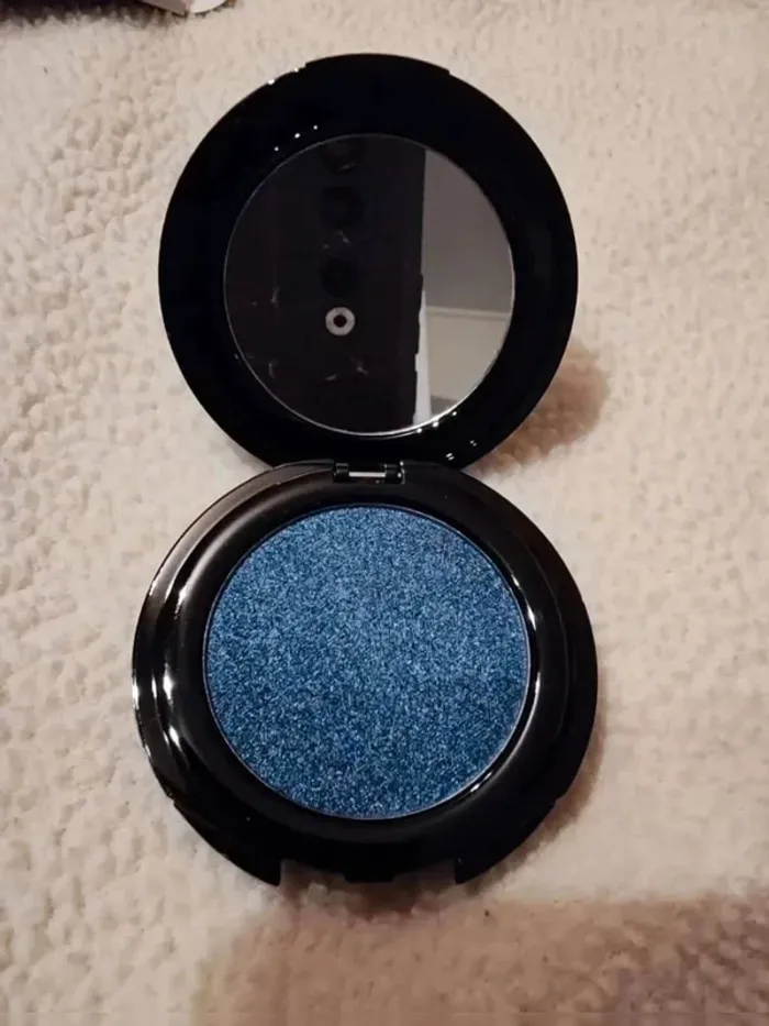 Ombre à paupières bleu indigo