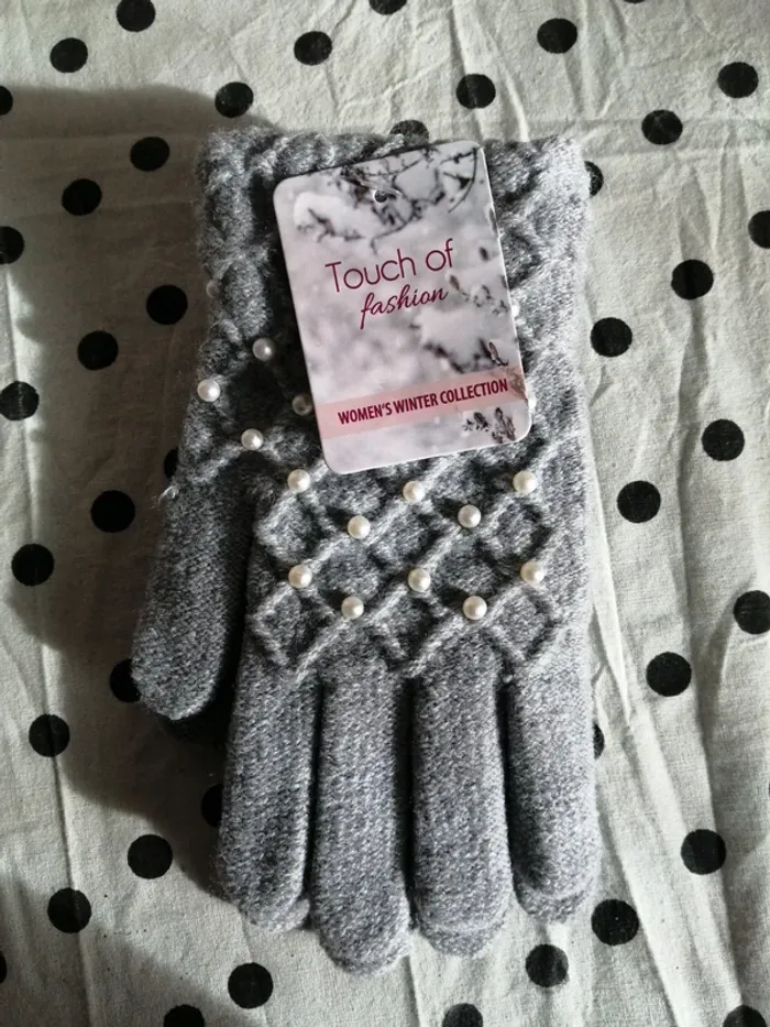 Gants gris texturés acec perles irisées / touch of fashion /(TU) - photo numéro 2