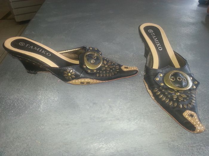 chaussure noir ouverte style marocain
