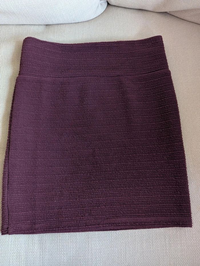 Jupe moulante bordeaux texturée neuve - photo numéro 3