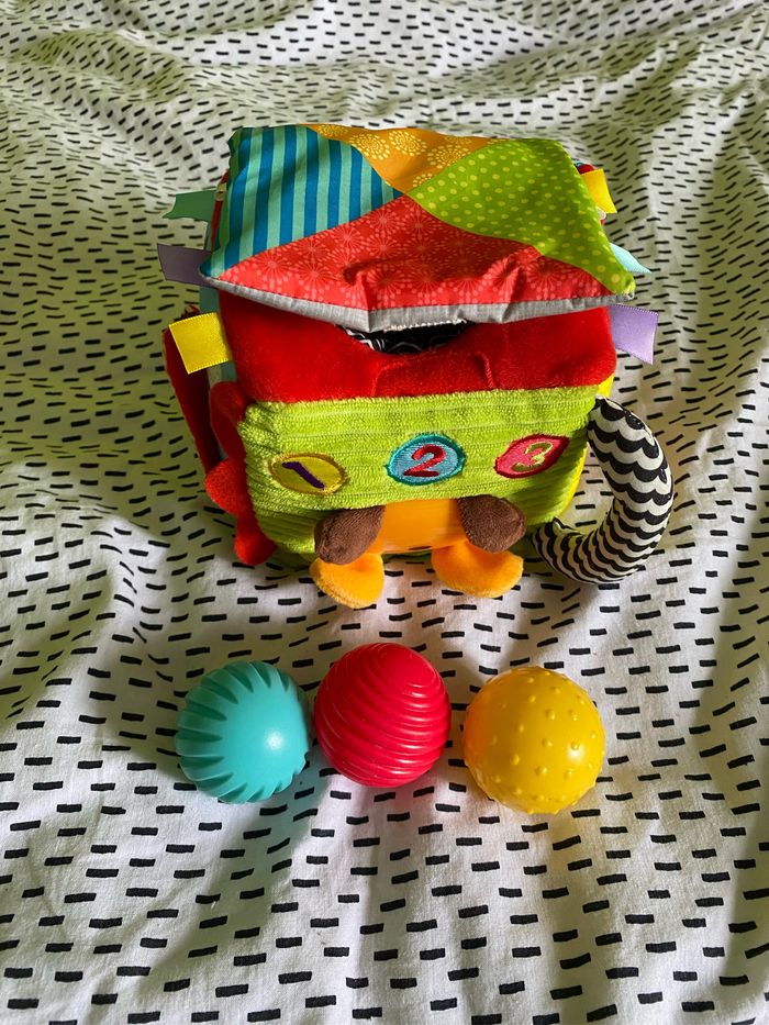 Carré éducatif pour bébé