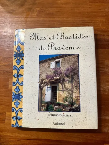 Livre pas et bastides de Provence