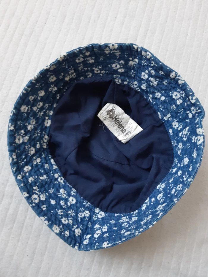 Chapeau bleu à fleurs blanches - photo numéro 5