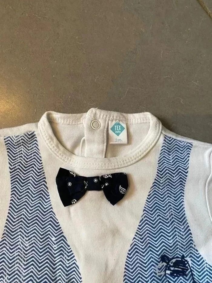 Pyjama 1 pièce avec " Noeud Papillon et gilet " Blanc & bleu marine - Tex - 3 mois - photo numéro 2