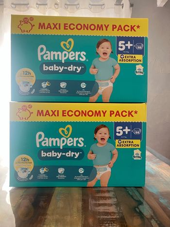 Deux packs soit de 176 couches Pampers baby dry taille 5+ neufs
