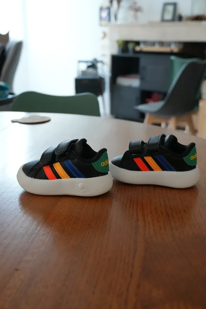 Baskets bébé Adidas noires colorées – Pointure 19 - photo numéro 5
